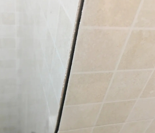 景德镇瓷砖空鼓维修公司分享阳台瓷砖脱落的修复过程可以分为以下几个步骤